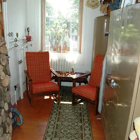 Comfortable, Spacious With Landscaped Garden And Large Terrace 度假居 *