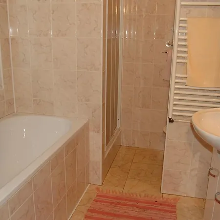 Comfortable, Spacious With Landscaped Garden And Large Terrace * Bozkovska