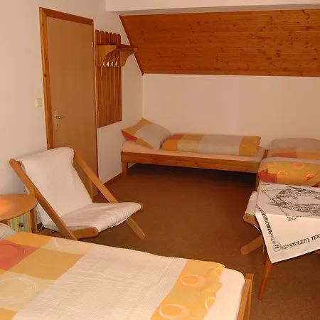 Comfortable, Spacious With Landscaped Garden And Large Terrace *