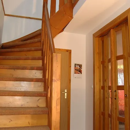 Comfortable, Spacious With Landscaped Garden And Large Terrace 度假居 *