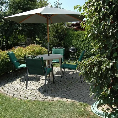 Comfortable, Spacious With Landscaped Garden And Large Terrace 度假居 *